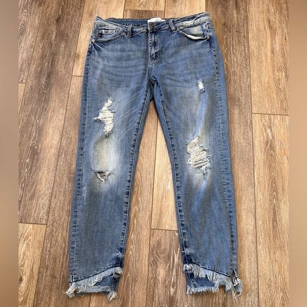 🛍️ Kau Cau 98% Cotton and 2% spandex distressed jean very comfortable.